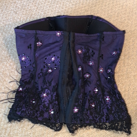 Corset - Picture 4 of 6